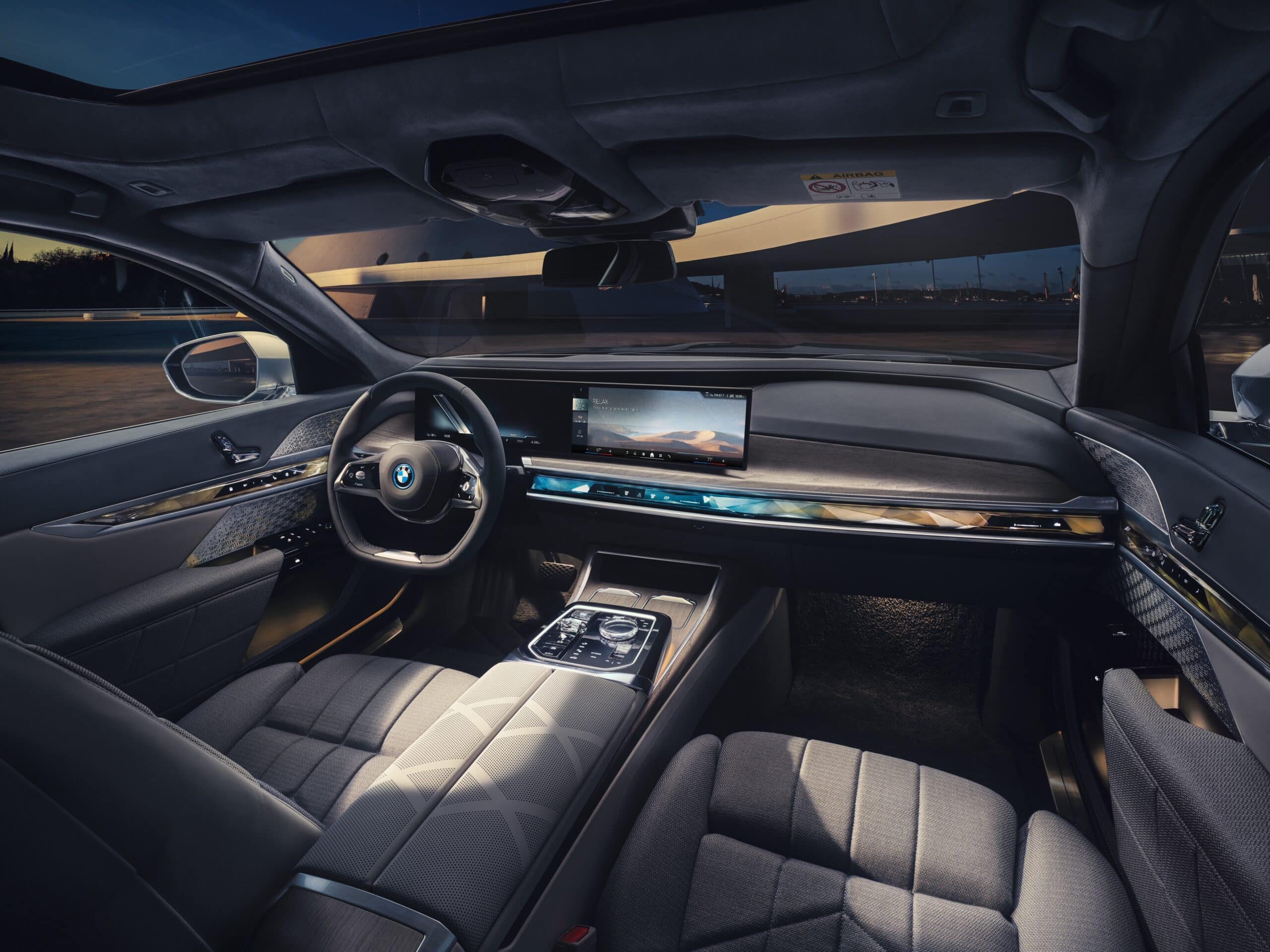 front interior view of the bmw i7.